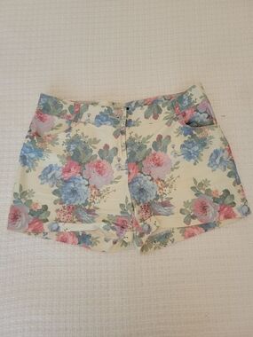 Antigua Floral Jean Shorts in Cream with Pink & Blue Flowers